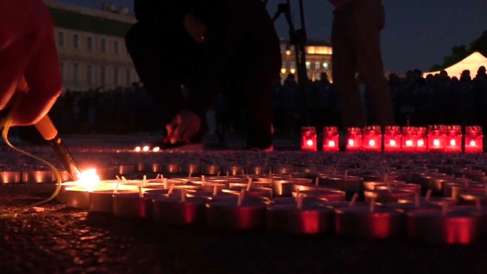 video-candles-lit-as-st-petersburg-remembers-ww2-invasion
