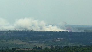 Füst száll fel a Donbasz ukrán kézen maradt részéről egy orosz támadás után