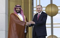 O πρίγκιπας διάδοχος της Σαουδικής Αραβίας Μοχάμαντ μπιν Σαλμάν με τον Τούρκο πρόεδρο Ρετζέπ Ταγίπ Ερντογάν
