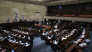 İsrail Parlamentosu'nda (Knesset) yapılan oylamada, 110 milletvekili, Meclis’in feshedilmesi lehinde oy kullanırken, ret oyu kullanan çıkmadı