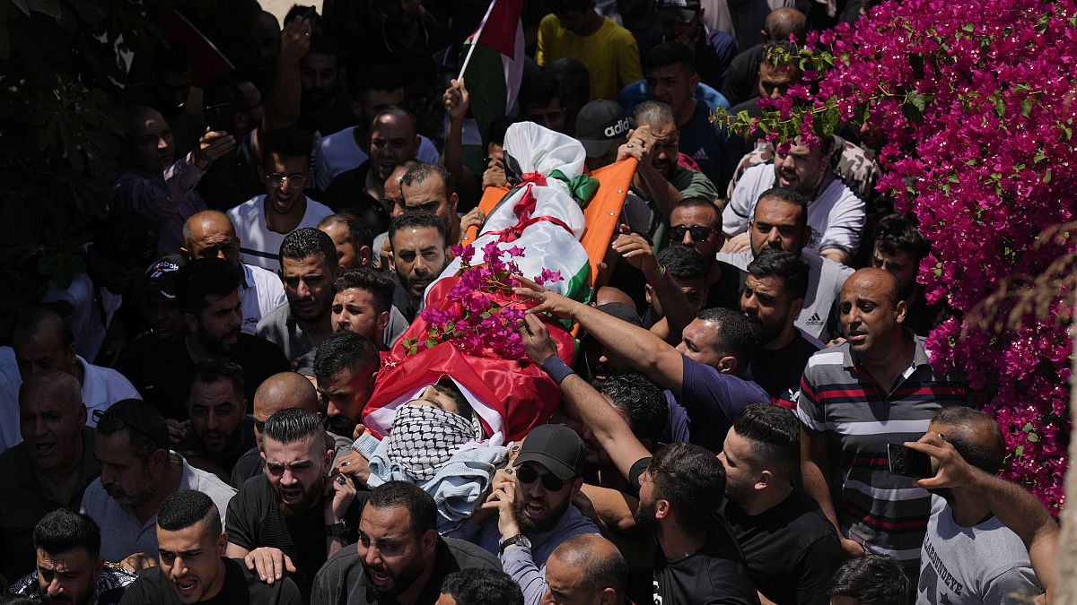 جنازة الشاب علي حسن حرب الذي تعرض للطعن على يد مستوطن يهودي في الضفة الغربية المحتلة. 
