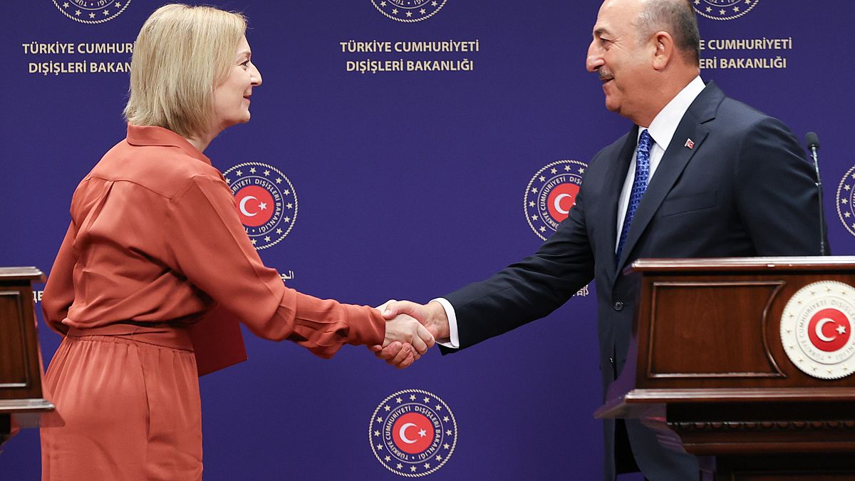 İngiltere Dışişleri bakanı Liz Truss ile Türk mevkidaşı Mevlüt Çavuşoğlu Ankara'da görüştü