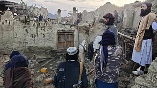 منازل تحت الأنقاض جراء الزلزال الذي هز أفغانستان.
