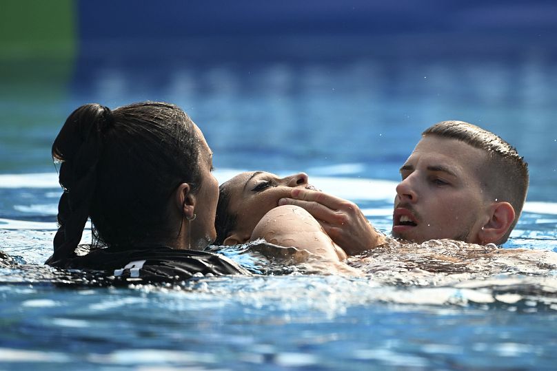 Anita Alvarez Coach Rescues Swimmer Who Fainted In Pool At World Anita Alvarez Coach Rescues Swimmer Who Fainted In Pool At World