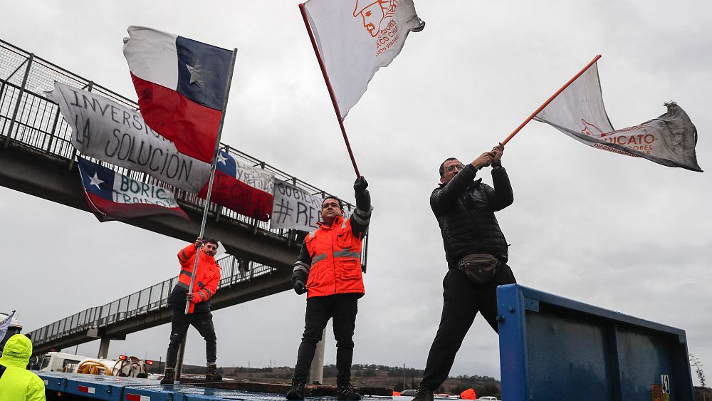Chile, maxi paro de mineros: la cuprífera estatal paralizada