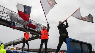 Puchuncavi, Cile, 23 giugno 2022: minatori bloccano l'accesso alla fonderia di Ventanas durante lo sciopero nazionale dei lavoratori Codelco 