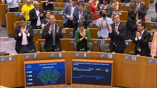 تصفيق داخل البرلمان الأوروبي