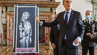 L'opera di Banksy restituita alla Francia, 14 luglio 2020