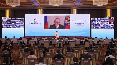 Le président russe Vladimir Poutine prend la parole à distance lors de la cérémonie d'ouverture du 14ème sommet des BRICS, à Pékin, Chine, le 22 juin 2022.