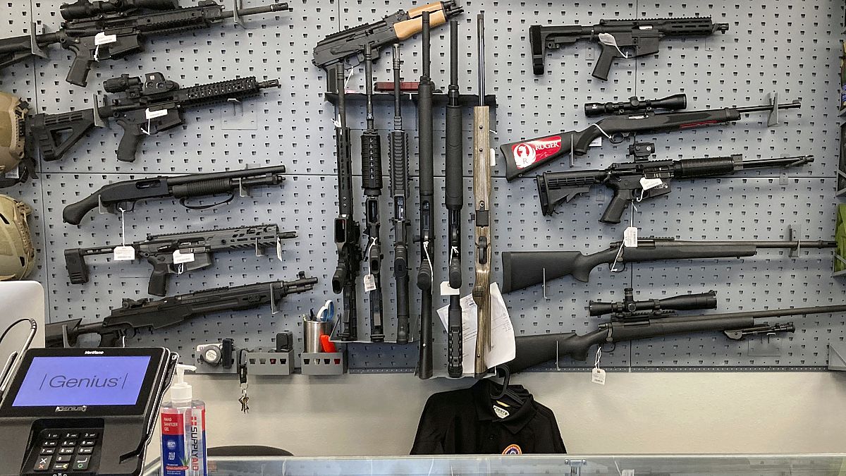 أحد متاجر الأسلحة النارية في الولايات المتحدة - أرشيف