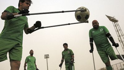 فريق مبتوري الأطراف أثناء التدريب في ملعب الشعب - بغداد - العراق