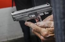 Pistolet semi-automatique 9mm pendant une démonstration de tir aux Etats-Unis,  jeudi 23 juin 2022
