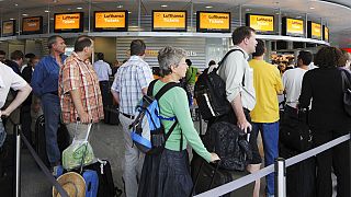 Utasok a müncheni repülőtéren