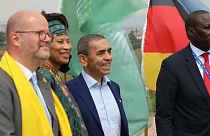 Mitte: Die Senegalesische Außenministerin Aissata Tall Sall und der Biontech-CEO und Mitbegründer Ugur Sahin