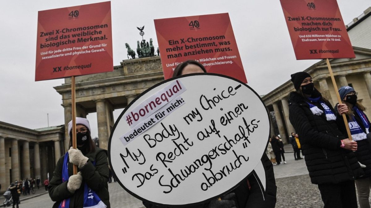 Almanya'da kürtajla ilgili yasada değişiklik talebi ile düzenlenen protesto gösterisi