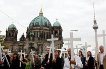 عکس آرشیوی از تظاهرات مخالفان سقط جنین مقابل کلیسای بررگ شهر برلین