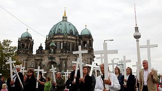 عکس آرشیوی از تظاهرات مخالفان سقط جنین مقابل کلیسای بررگ شهر برلین