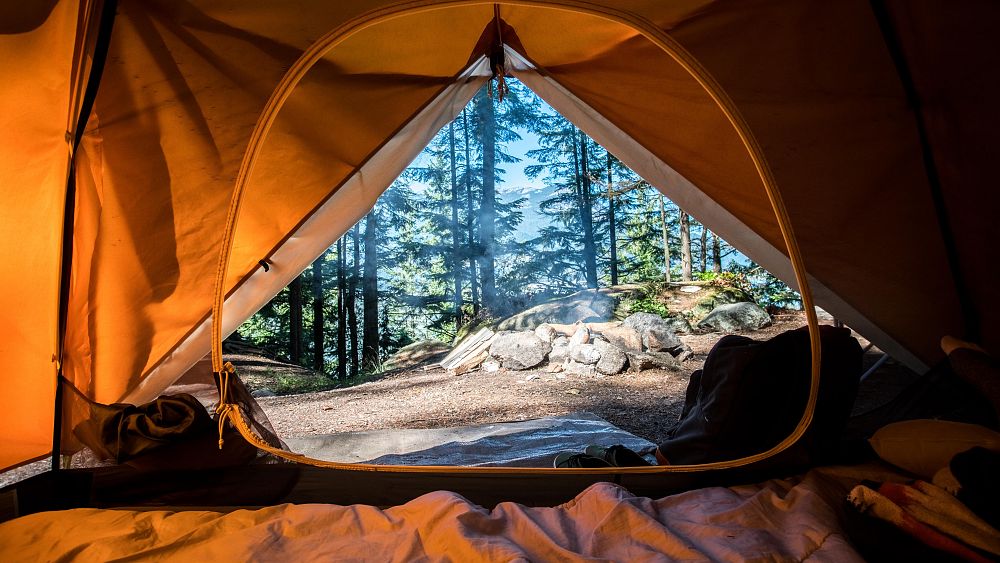 La France possède les meilleurs campings sauvages d’Europe : voici 5 autres sites incroyables pour apprendre les ficelles du métier