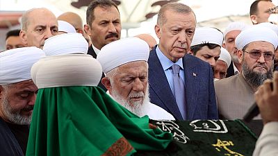 Mahmut Ustaosmanoğlu son yolculuğuna uğurlandı. Ustaosmanoğlu'nun cenaze törenine Erdoğan da katıldı