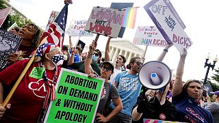 المحكمة الأمريكية العليا تلغي الحق الدستوري في الإجهاض وبايدن يقول هذا يوم حزين للمحكمة وللبلاد