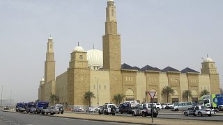 رجال أمن سعوديون يقفون خارج مسجد الراجحي حيث كان من المتوقع أن تنطلق مظاهرة في الرياض المملكة العربية السعودية الجمعة 11 مارس 2011.