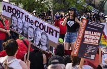 Διαδηλώσεις κατά της απόφασης του Ανώτατου Δικαστηρίου σε πολλές αμερικανικές πόλεις
