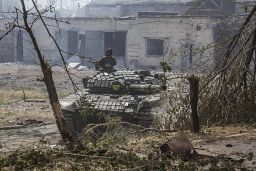 Un tank russe positionné près de la ville stratégique de Severodonetsk, dans la région ukrainienne orientale de Louhansk, le 8 juin 2022.