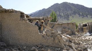 Nach dem Erdbeben in Afghanistan: zerstöre Häuser
