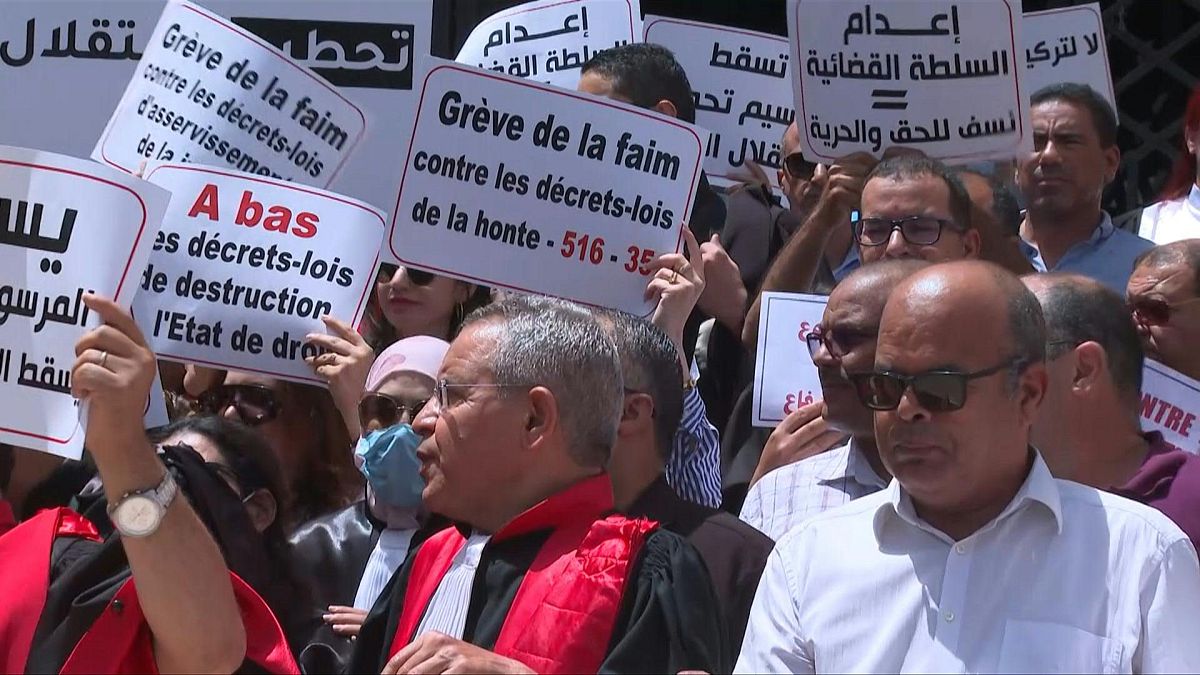 تواصل إضراب القضاة في تونس. 