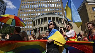 Banderas ucranianas en el Orgullo de Varsovia