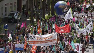 Tüntetők a 2022-es G-7 csúcstalálkozó helyszínén