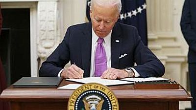 Le Président Joe Biden promulgue une nouvelle loi pour le contrôle des armes à feu
