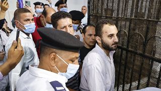 المصري محمد عادل، المشتبه به بقتل الطالبة بجامعة المنصورة نيرة أشرف في أول جلسة محاكمة له في محكمة المنصورة.