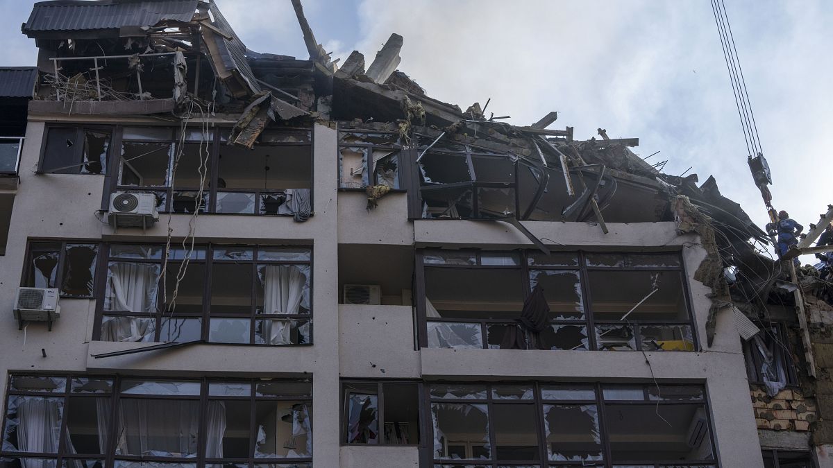Plusieurs explosions ont réveillé tout un quartier résidentiel de Kyiv, dimanche 26 juin 2022.