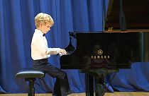 الطفل إيغا سواتيك عازف البيانو الماهر.