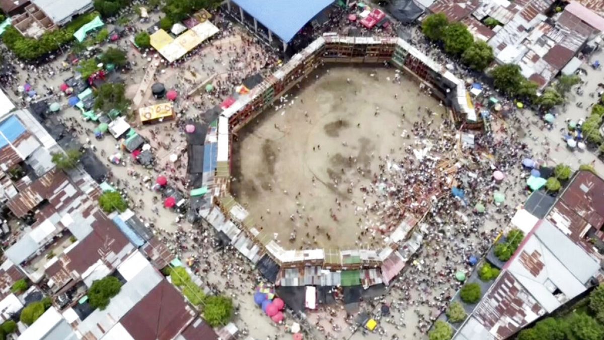 Трибуна арены в колумбийском Эль-Эспинале после обрушения. 26 июня 2022 года