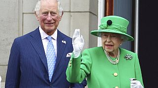 Der britischer Thronfolger Prinz Charles und seine Mutter Queen Elisabeth