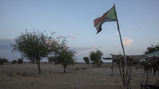 علم السودان على الحدود السودانية الإثيوبية. 