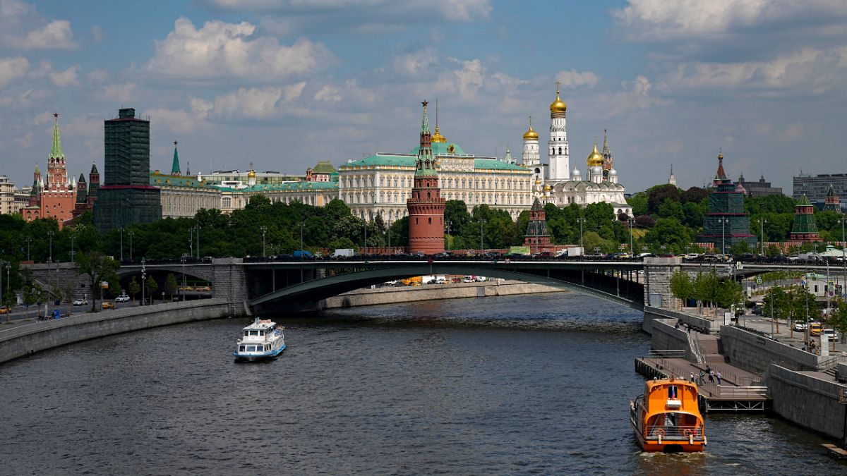 منظر عام لقصر الكرملين الكبير المطلّ على نهر موسكفا في العاصمة الروسية، موسكو، 2 يونيو 2022