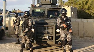 قوات الأمن الأردنية بالقرب من الكرك، الأردن.