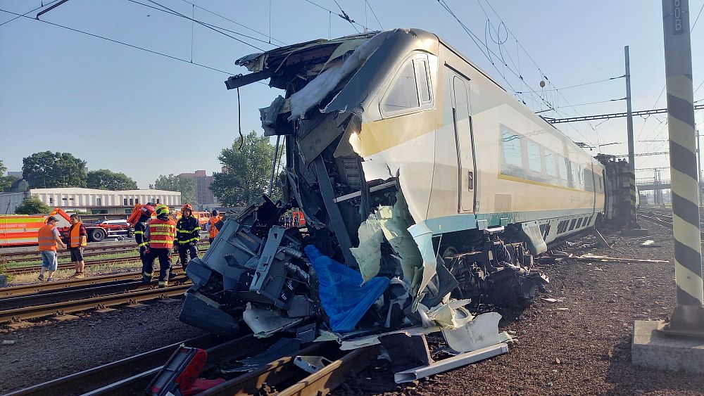 one-dead-and-five-injured-after-high-speed-train-hits-locomotive