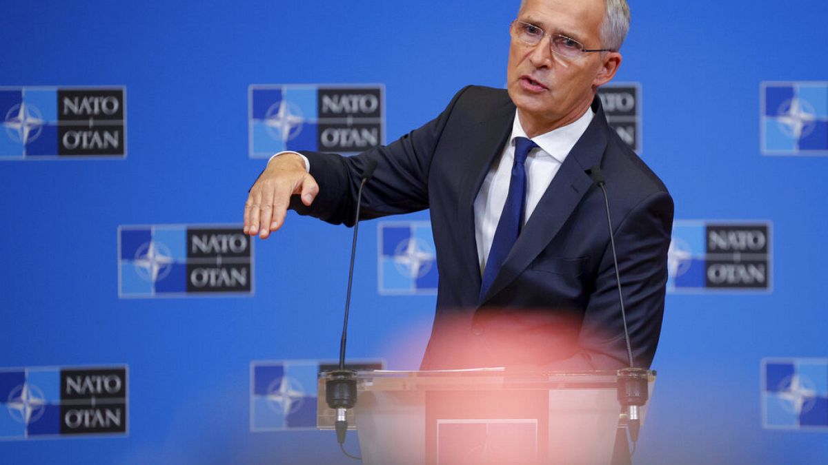 Der Nato-Generalsekretär Stoltenberg kündigt drastische Aufstockung der Schnell-Eingreiftruppe an.