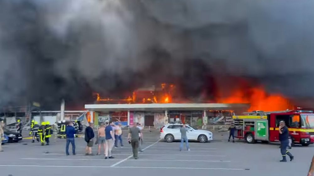 Ukraine: A missile hits a shopping center in the center of the country, dead and injured