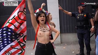 Protesta de activistas FEMEN ante la Embajada de EEUU
