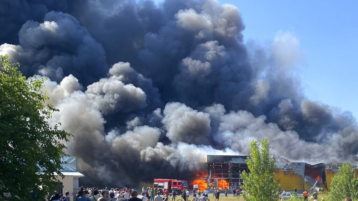 L'explosion au centre commercial de Krementchouk dans le centre de l'Ukraine, le 27 juin 2022.