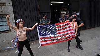 Protesto das Femen frente ao consulado dos EUA em Madrid