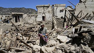 Destruição causada por terramoto no Afeganistão