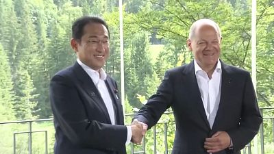 Le premier ministre japonais Fumio Kishida et le chancelier allemand Olaf Scholz