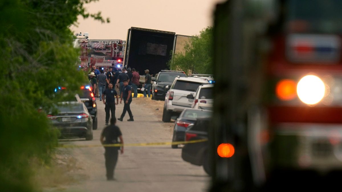 Teksas'ta terk edilmiş bir kamyon kasasında 46 göçmen ölü bulundu