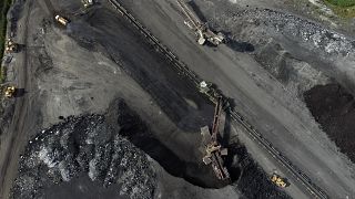 Paesi europei pronti a riaprire le centrali a carbone